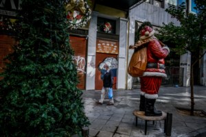 Εξωφρενική ανάρτηση εν μέσω κορονοϊού - Άντιδήμαρχος Αθηναίων νοστάλγησε το σπίτι του στο… Μπάντεν Μπάντεν και την Aston Martin του