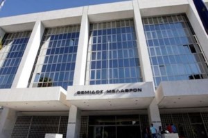 Εισαγγελική παρέμβαση για την επίθεση Αυγενάκη σε υπαλλήλο στο αεροδρόμιο "Ελ. Βενιζέλος" - Για ποια αδικήματα ερευνάται - εικόνα 3