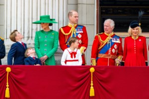 Η "εντολή" της βασίλισσας Ελισάβετ προς την Νταϊάνα: Τι της ψιθύρισε πάνω στο μπαλκόνι του Μπάκιγχαμ - εικόνα 5