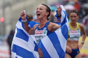 Η υπέροχη Ελίνα Τζένγκο: "Θέλω με τις επιδόσεις μου να έχω αρκετά λεφτά για να σταματήσει η μαμά μου να καθαρίζει σπίτια"