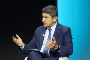 Εισαγγελική παρέμβαση για την επίθεση Αυγενάκη σε υπαλλήλο στο αεροδρόμιο "Ελ. Βενιζέλος" - Για ποια αδικήματα ερευνάται - εικόνα 2